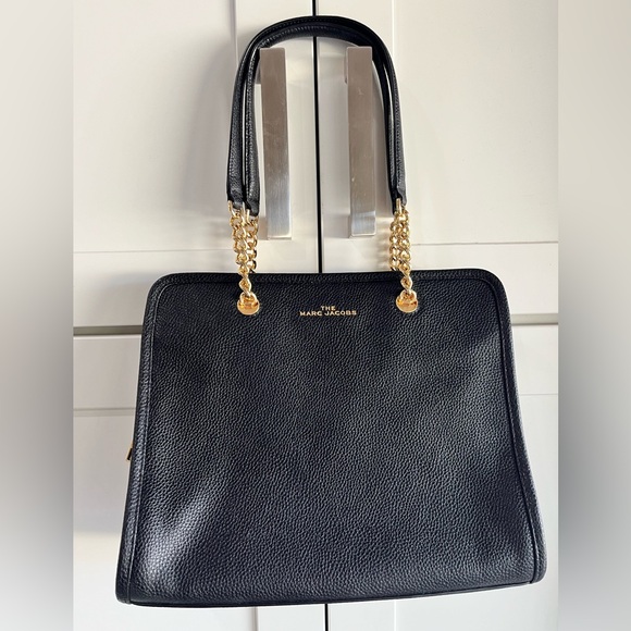 🔥🔥MARC JACOBS GOLD CHAIN TOTE (Like New) Paid $425🔥🔥 - Picture 3 of 16
